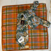 Load image into Gallery viewer, Robert Talbott green wool floral print necktie with wool plaid pocket square
